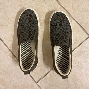Taos Dandy Slip On Sneakers Size 8, Olive, black and blue print with red Ladybug
